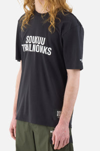 x Soukuu テクニカルグラフィックTシャツ